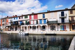 Charming apartment overlooking the lake city