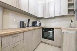 Areos Comfort Living Apartment - Alexandras Ave 72