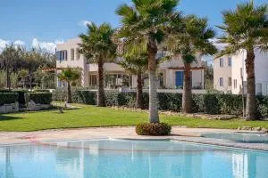 Calmaliving Seaside apartments with pool - Maleme