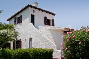 Villa Paolina, private pool, large shady patio, bbq
