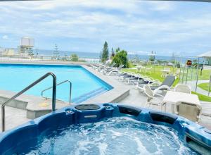 Oceanfront Family Apartment Pool & BBQ