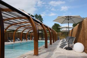 Campings Volcans Vacances Les Chalets Du Lac : photos des chambres