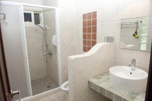 Phòng Deluxe 2 Giường Đơn Nhìn Ra Biển (Deluxe Twin Room with Sea View)