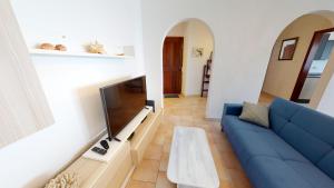 6th floor seafront apartment with open sea views