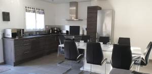 A 700m de la plage,villa FAMIGLIA avec piscine