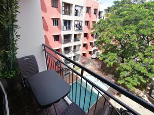 Condo Azur Suites E507 near Airport, Netflix, Stylish, Cozy with swimming pool