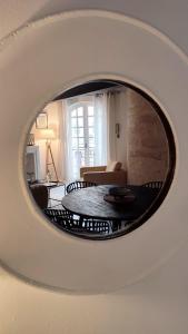 Uzès, au cœur du centre médiéval Le Logis du Consul un bien dexception du XVIème siècle