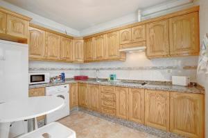 3 bedroom apartment near Sta Cruz