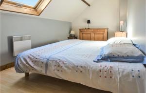 Maisons de vacances Stunning home in Bonneville-La-Louvet with WiFi and 4 Bedrooms : photos des chambres