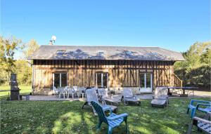 Maisons de vacances Stunning home in Bonneville-La-Louvet with WiFi and 4 Bedrooms : photos des chambres