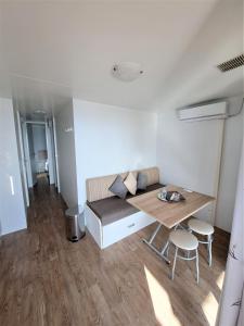 Standard Two-Bedroom Mobile Home with Terrace and Sea View room in Belvedere Mobile Homes