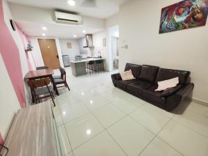 Mosaic High Floor and Nice View 2 Bedroom 4-5 pax