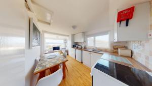 E43 Montclare, Riviere Towans