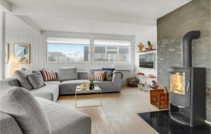 3 Bedroom Stunning Home In Sjølund