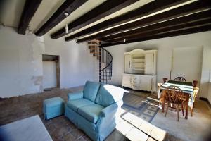 Maisons de vacances Gites de Vanzay - Charming gite - 3 bedrooms with Hot Tub : photos des chambres