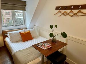 Budget Double Room with Shared Bathroom room in Lange Jan Hotel