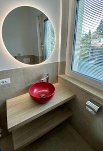 Appartamento del CONTE a Merano, con piscina e posto auto, leggere attentamente le info o chiamare direttamente lhost!