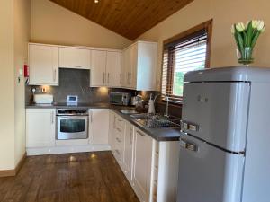 Copper Beech Lodge with Hot Tub