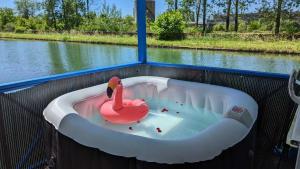 Cottage flottant jacuzzi privé en option gamme supérieure