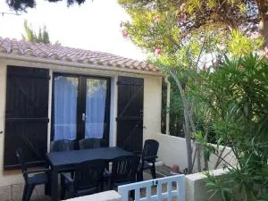Charmante Villa T2 à 350m de la Plage - 4 Pers, TV, Terrasse, Calme, Proche Commerces - FR-1-81-109 - 勒卡特港