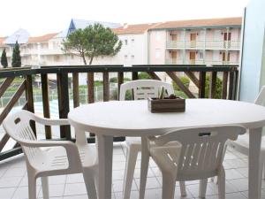 Appartements Appartement Chatelaillon-Plage, 2 pieces, 4 personnes - FR-1-246-163 : photos des chambres