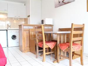 Appartements Appartement Chatelaillon-Plage, 2 pieces, 4 personnes - FR-1-246-163 : photos des chambres