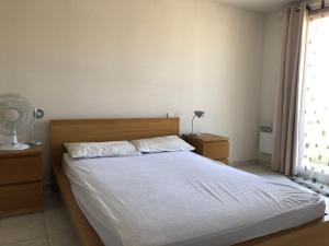 Villa T4 avec Piscine, 3 chambres, jardin, parking privé, proche commerces et plage, 8 couchages - FR-1-81-296