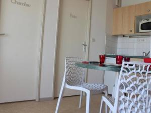 Appartements Appartement La Rochelle, 2 pieces, 4 personnes - FR-1-246-286 : photos des chambres