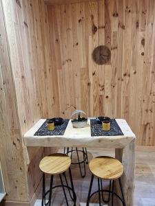 Gîte lEnclos Ô rendez-vous Roquefeuil-Pays de sault- avec jardin