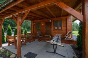 Całoroczny Domek Sosenka 1-5 z 2 sypialniami, aneksem, łazienka i salon