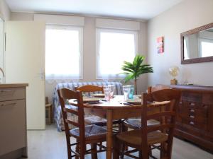 Appartements Appartement Chatelaillon-Plage, 2 pieces, 4 personnes - FR-1-246-576 : photos des chambres