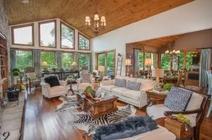 Misty Mountain Manor - ينفيل