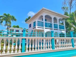 Los Delfines Hotel & Dive Center