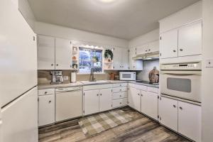 Waterfront Home with Dock Less Than 3 Mi to Oaklawn Racing!