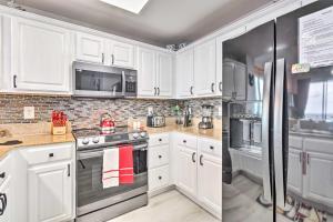 Family Resort Condo with 2 Pools 1 Mi to Disney!