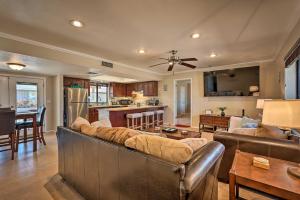 2 Mi to Lake Home with Fire Pit in Arizona!