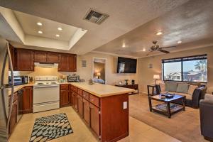 2 Mi to Lake Home with Fire Pit in Arizona!