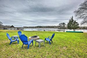 obrázek - Lakefront House with Boat Dock on Lake Conroe!