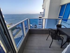 Apartamento con Balcón y Vista al Mar