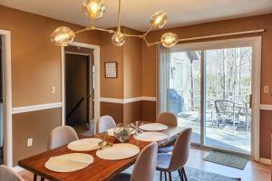 Cozy Mountain Home at Rumbling Bald Resort!