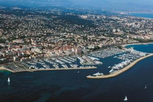 Spacieux studio à Golfe Juan 2 minutes des plages