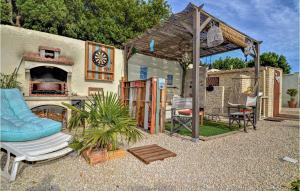 Maisons de vacances Beautiful Home In Le Pontet With 3 Bedrooms, Outdoor Swimming Pool And Swimming Pool : photos des chambres