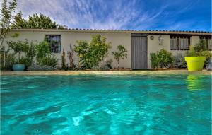 Maisons de vacances Beautiful Home In Le Pontet With 3 Bedrooms, Outdoor Swimming Pool And Swimming Pool : photos des chambres