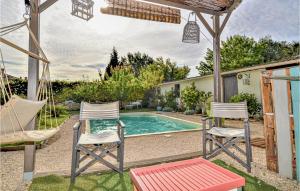 Maisons de vacances Beautiful Home In Le Pontet With 3 Bedrooms, Outdoor Swimming Pool And Swimming Pool : photos des chambres