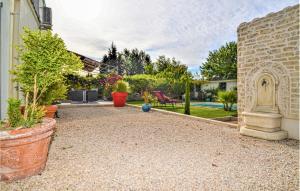 Maisons de vacances Beautiful Home In Le Pontet With 3 Bedrooms, Outdoor Swimming Pool And Swimming Pool : photos des chambres