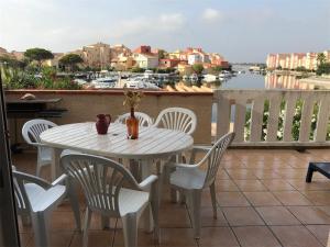 Grand T3 avec terrasse, piscine et parking près de la plage - FR-1-81-242