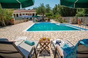 APHRODITE studios & apt with pool - Aronátika