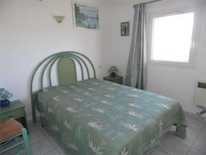 Maison mitoyenne duplex avec terrasse, garage et parking, proche plage, équipée pour 4 à 6 personnes - FR-1-326-385