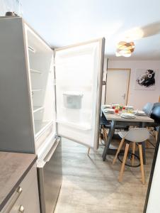 Appartements Beau-Jean, Un Cocon Sympa 5 min a Pied du Centre-Ville, Parking Prive, a 10 min du CHU : photos des chambres