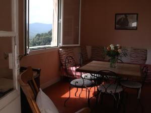 Appartement T3 75m², 2 terrasses avec accès direct aux calanques, WIFI, parking privatif - FR-1-100-147